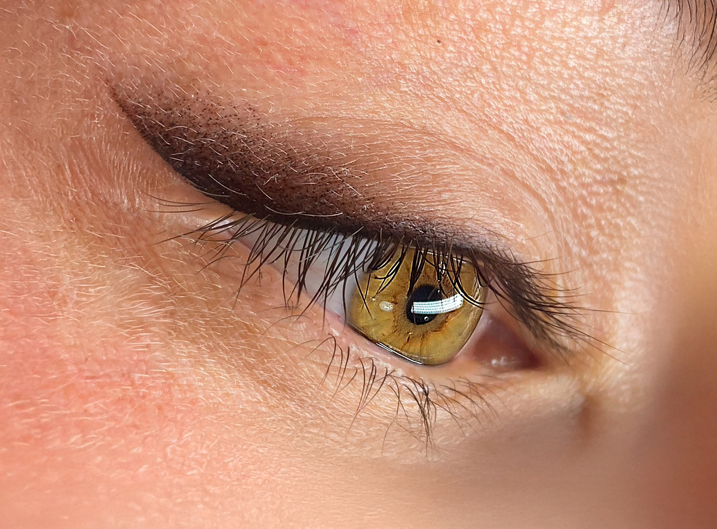 [Delineado de ojos alta resolución]